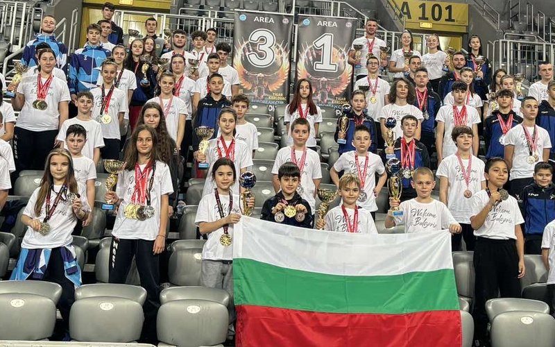 Състезателите на Стар Тийм с медалите от Европейската купа в Загреб